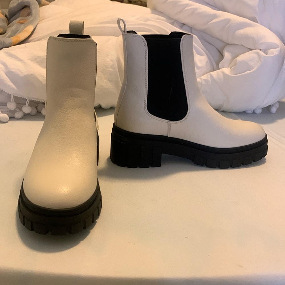Steve Madden Boots kids size 2.